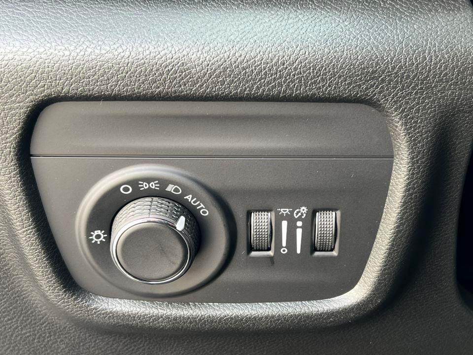 new 2025 Jeep Grand Cherokee car, priced at $37,485