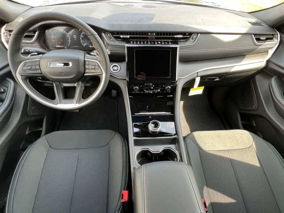 new 2025 Jeep Grand Cherokee car, priced at $37,485