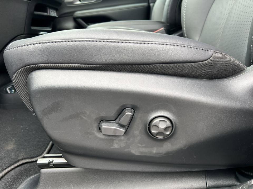 new 2025 Chrysler Pacifica Hybrid car, priced at $49,918