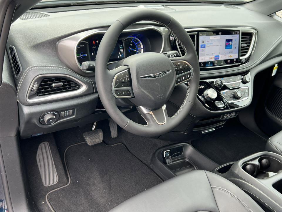 new 2025 Chrysler Pacifica Hybrid car, priced at $49,918