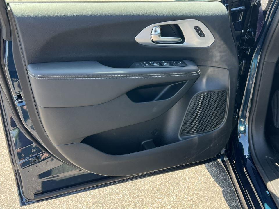 new 2025 Chrysler Pacifica car, priced at $49,614