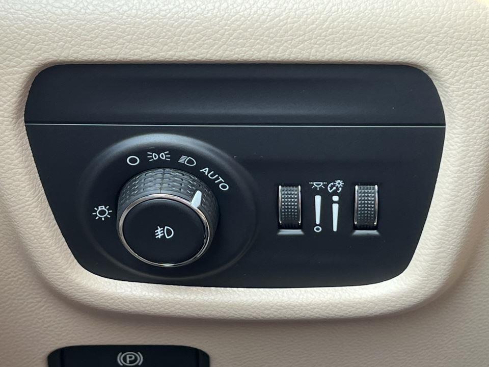 new 2025 Jeep Grand Cherokee car, priced at $46,621