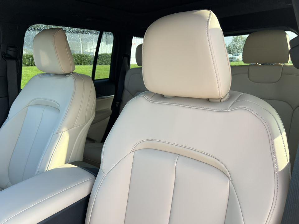 new 2025 Jeep Grand Cherokee car, priced at $46,621
