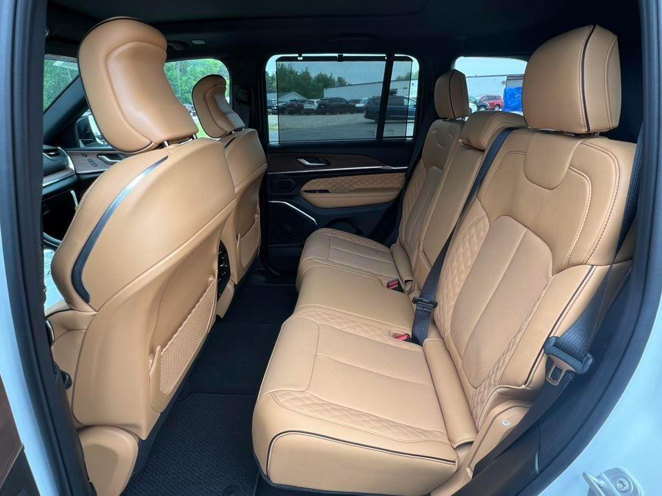 new 2025 Jeep Grand Cherokee car, priced at $57,383