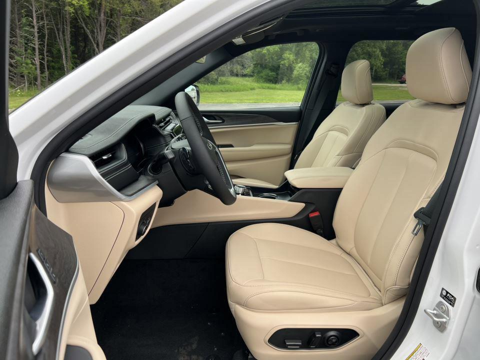 new 2025 Jeep Grand Cherokee car, priced at $48,290