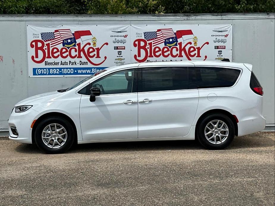 new 2024 Chrysler Pacifica car, priced at $50,190