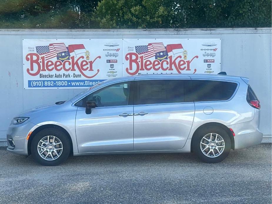 new 2024 Chrysler Pacifica car, priced at $48,565