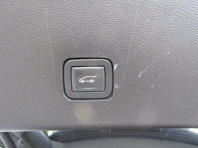 used 2023 Chevrolet Traverse car, priced at $28,549