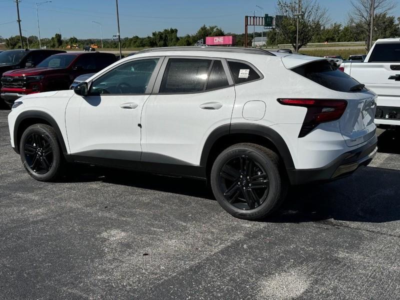 new 2025 Chevrolet Trax car, priced at $25,501