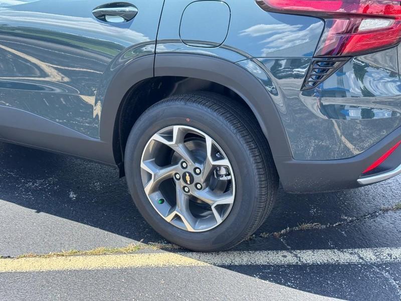 new 2025 Chevrolet Trax car, priced at $23,455