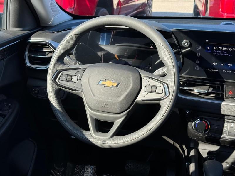 new 2025 Chevrolet TrailBlazer car, priced at $27,427