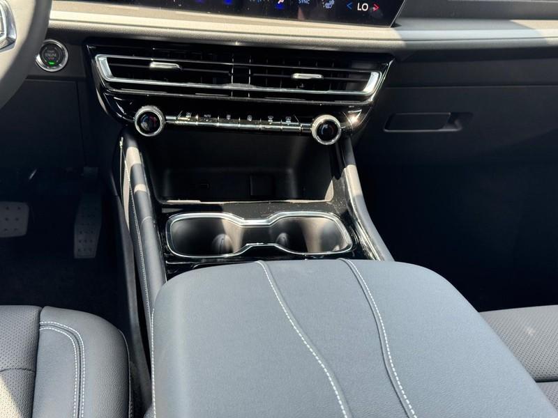 new 2025 Chevrolet Traverse car, priced at $44,715