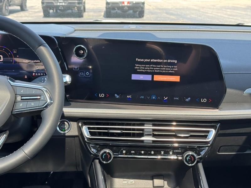 new 2025 Chevrolet Traverse car, priced at $45,425