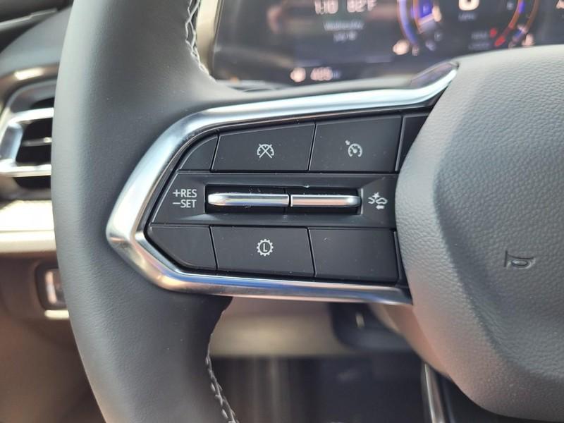 new 2025 Chevrolet Traverse car, priced at $40,490
