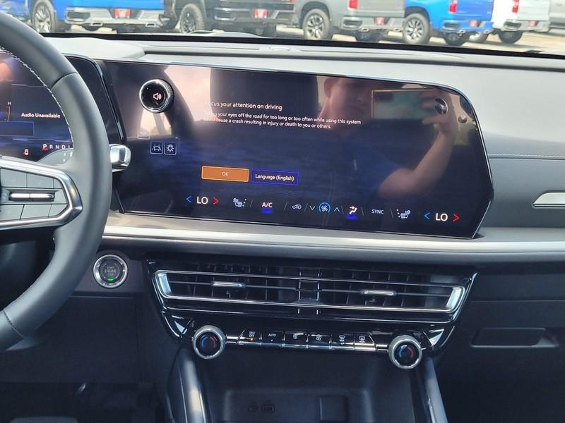 new 2025 Chevrolet Traverse car, priced at $40,490