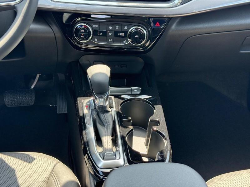 new 2025 Chevrolet Trax car, priced at $25,785
