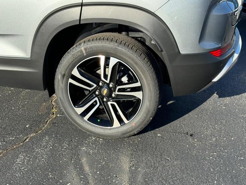 new 2025 Chevrolet TrailBlazer car, priced at $27,027