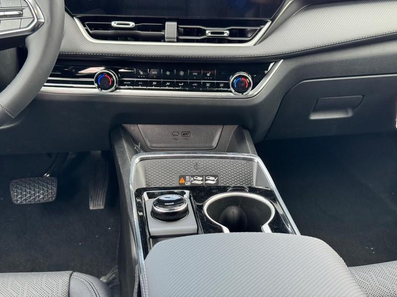 new 2026 Chevrolet Equinox car, priced at $33,185