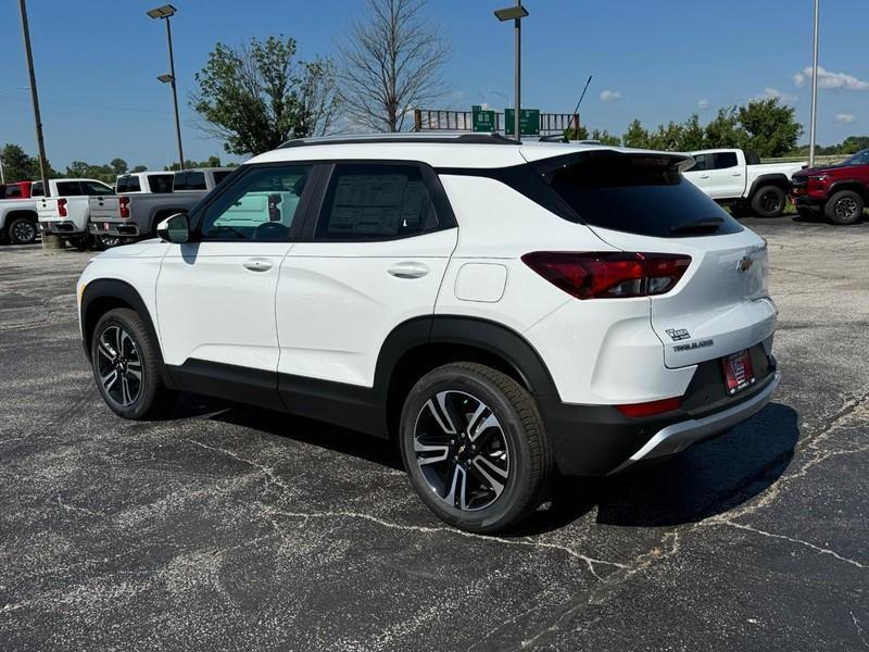 new 2025 Chevrolet TrailBlazer car, priced at $27,215