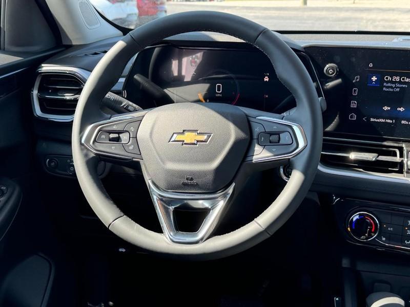 new 2025 Chevrolet TrailBlazer car, priced at $27,215