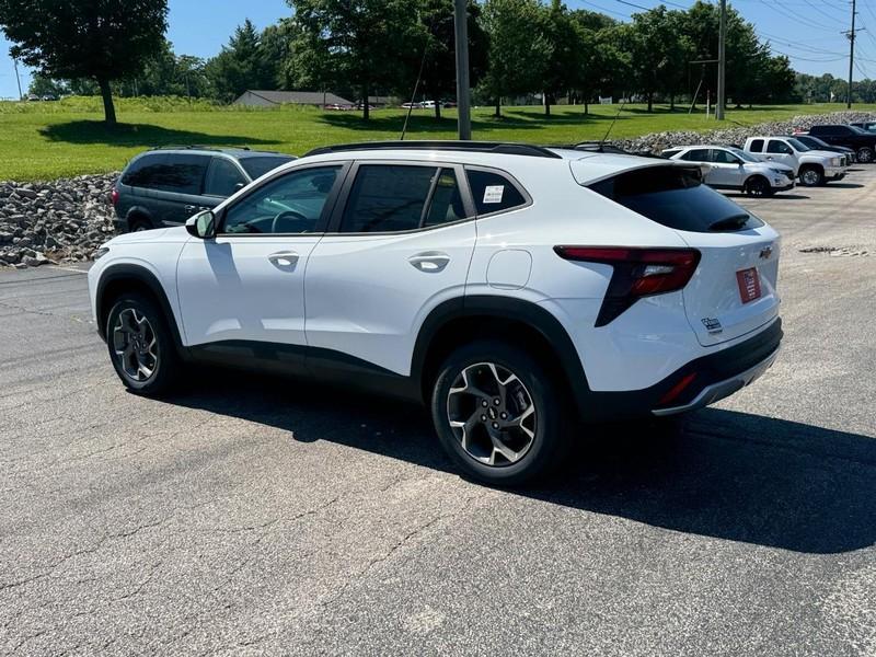 new 2025 Chevrolet Trax car, priced at $25,275