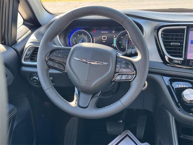 used 2025 Chrysler Pacifica car, priced at $39,900