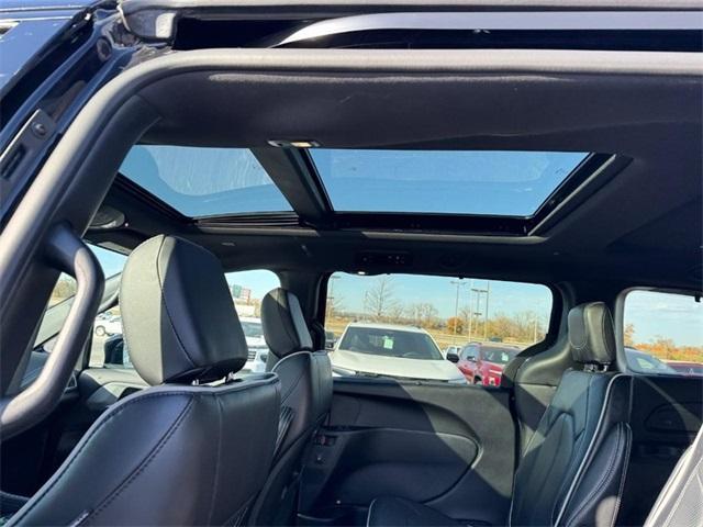 used 2025 Chrysler Pacifica car, priced at $39,900