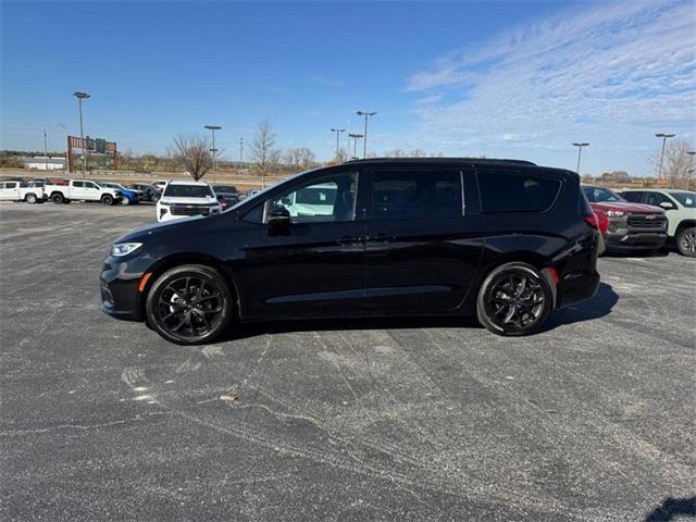 used 2025 Chrysler Pacifica car, priced at $39,900