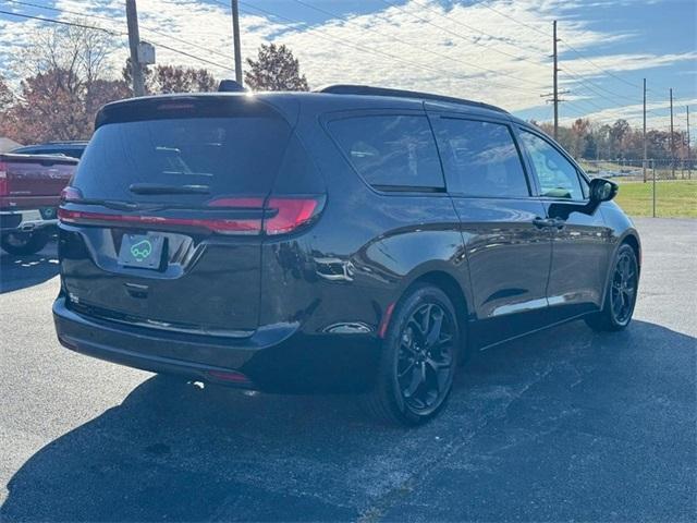 used 2025 Chrysler Pacifica car, priced at $39,900