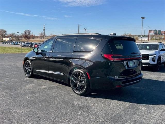 used 2025 Chrysler Pacifica car, priced at $39,900
