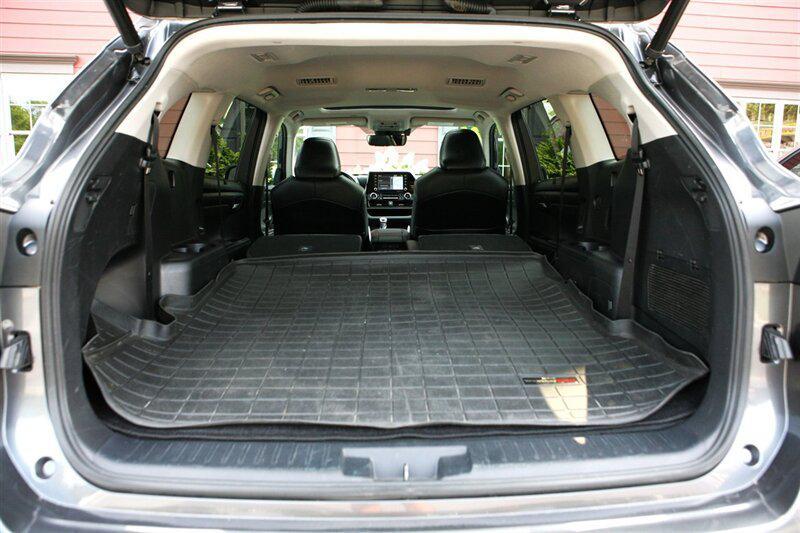 used 2021 Toyota Highlander Hybrid car, priced at $31,500