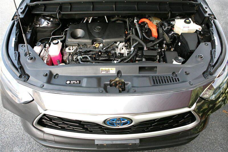 used 2021 Toyota Highlander Hybrid car, priced at $31,500