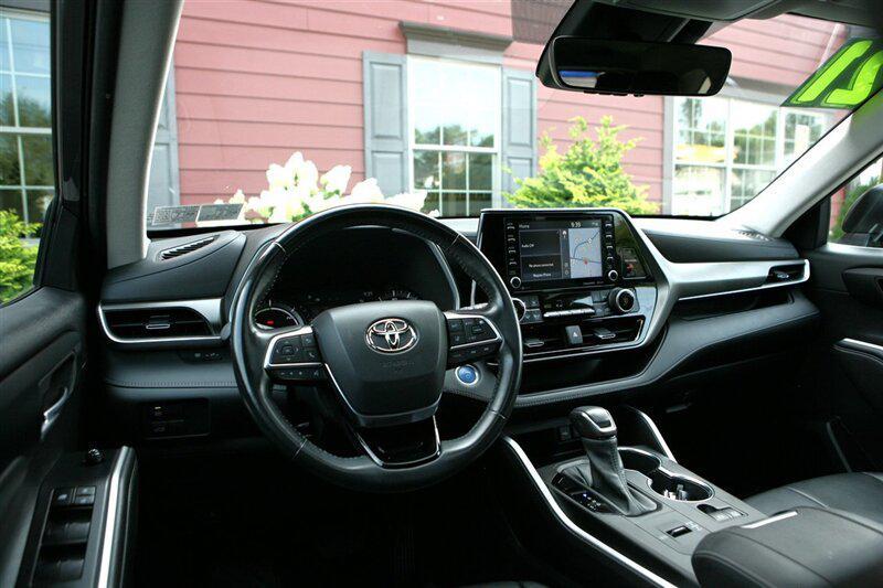 used 2021 Toyota Highlander Hybrid car, priced at $31,500
