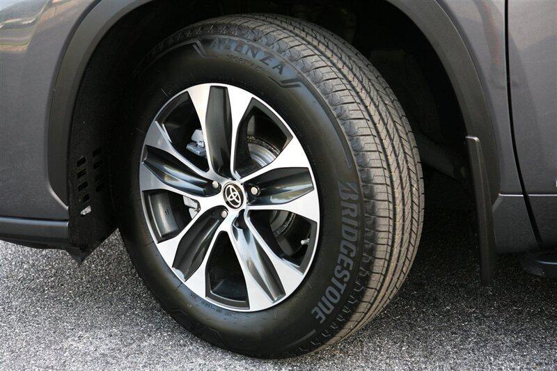 used 2021 Toyota Highlander Hybrid car, priced at $31,500