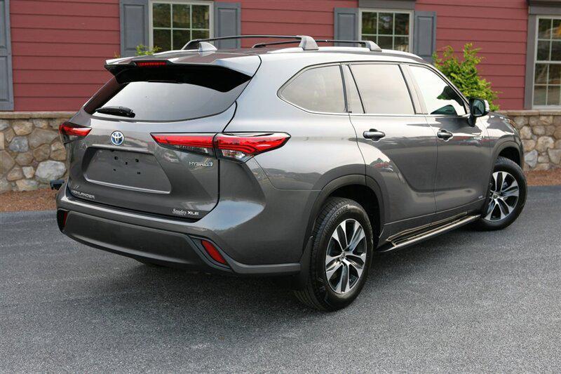 used 2021 Toyota Highlander Hybrid car, priced at $31,500