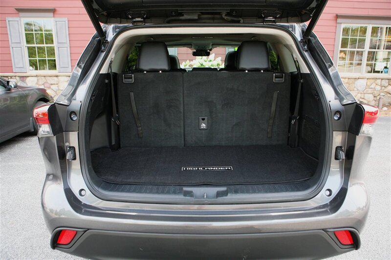 used 2021 Toyota Highlander Hybrid car, priced at $31,500