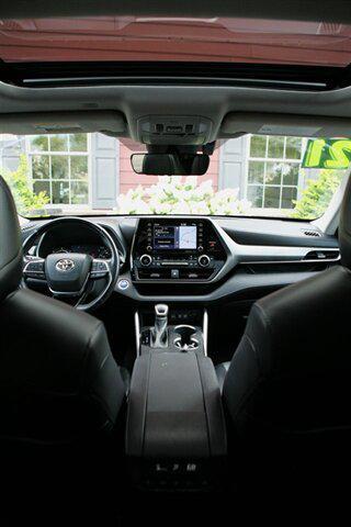 used 2021 Toyota Highlander Hybrid car, priced at $31,500