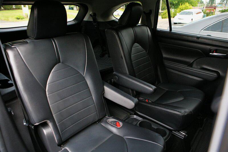 used 2021 Toyota Highlander Hybrid car, priced at $31,500