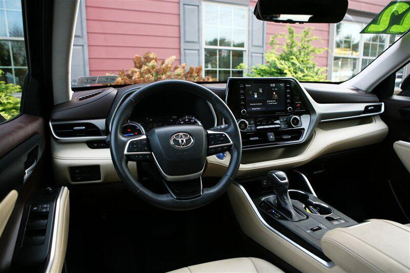 used 2022 Toyota Highlander car, priced at $37,900