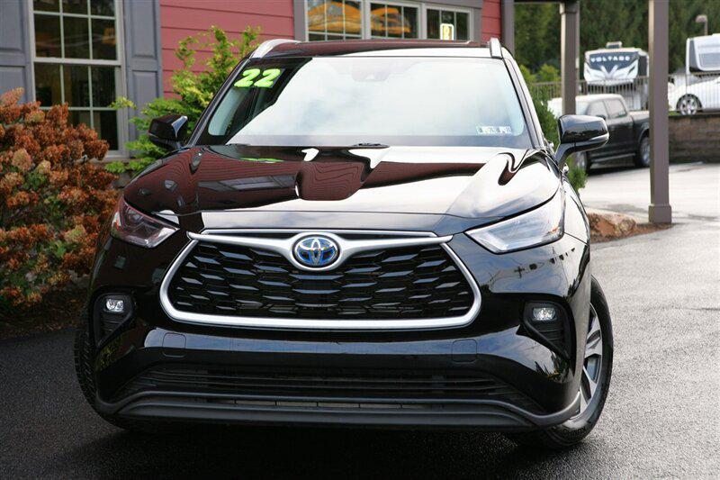 used 2022 Toyota Highlander car, priced at $37,900