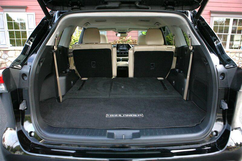 used 2022 Toyota Highlander car, priced at $37,900