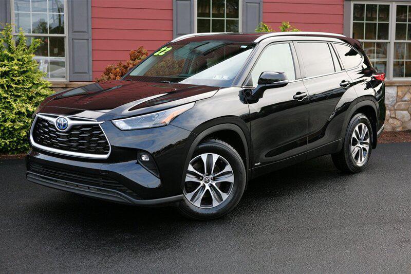 used 2022 Toyota Highlander car, priced at $37,900