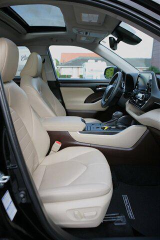 used 2022 Toyota Highlander car, priced at $37,900