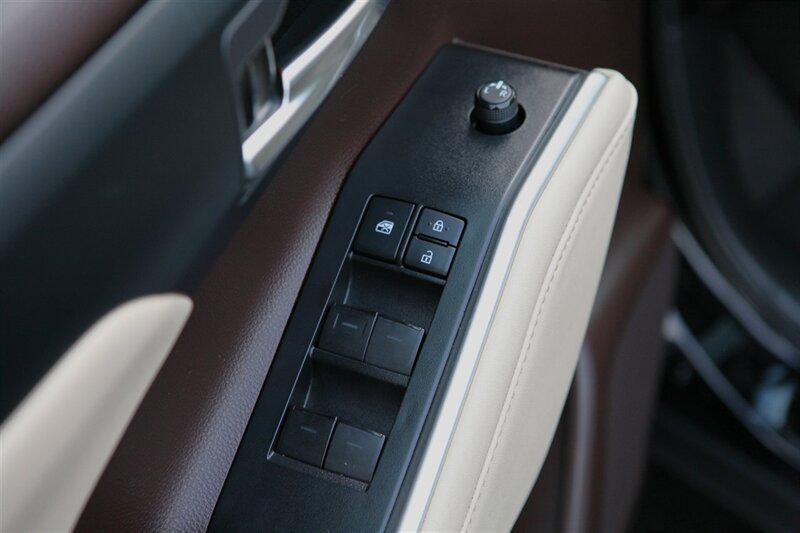 used 2022 Toyota Highlander car, priced at $37,900