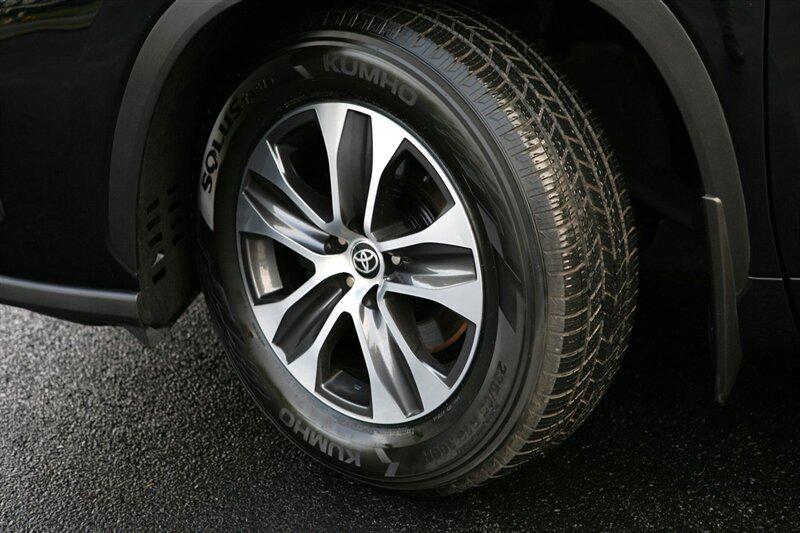 used 2022 Toyota Highlander car, priced at $37,900