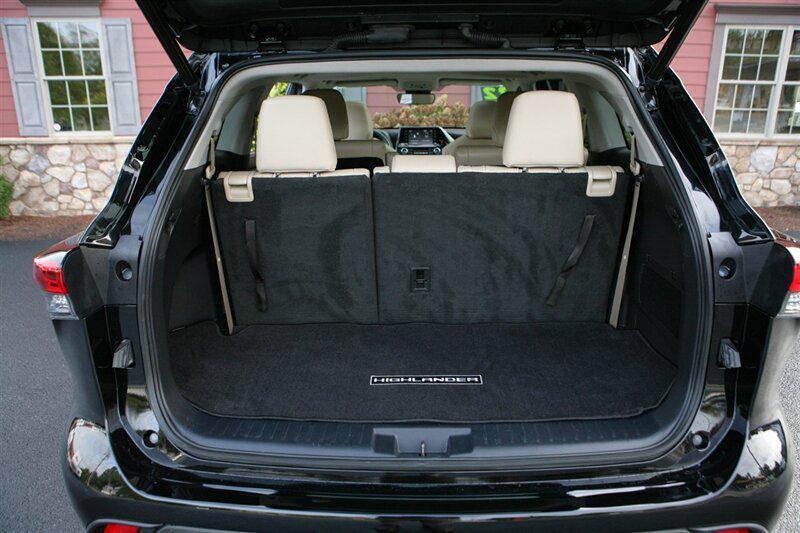 used 2022 Toyota Highlander car, priced at $37,900