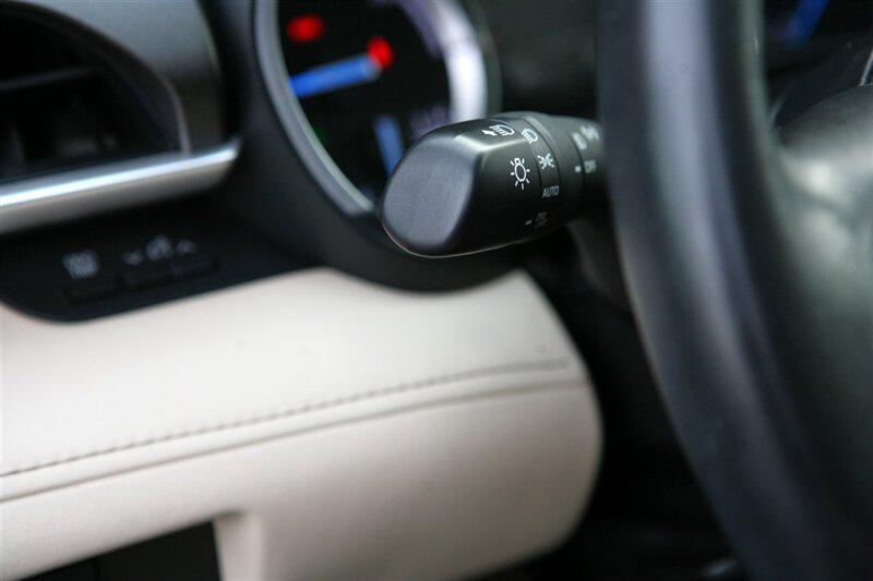 used 2022 Toyota Highlander car, priced at $37,900