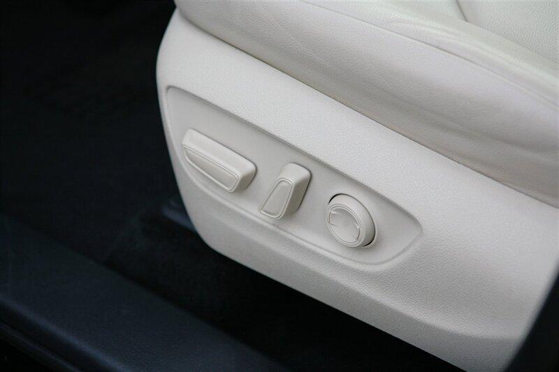 used 2022 Toyota Highlander car, priced at $37,900