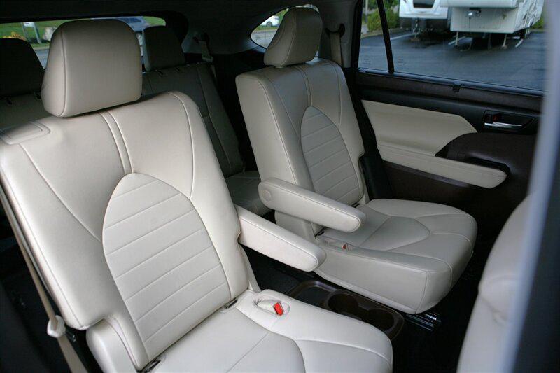 used 2022 Toyota Highlander car, priced at $37,900