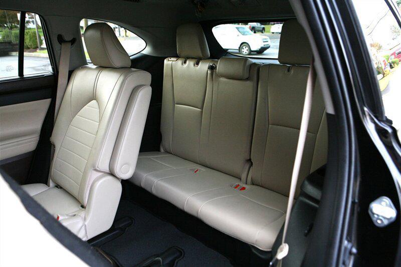 used 2022 Toyota Highlander car, priced at $37,900